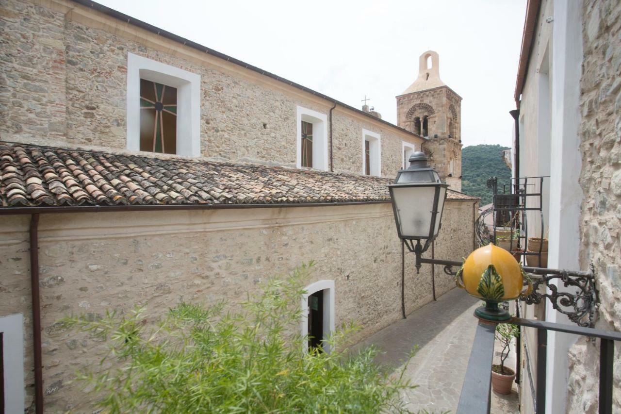 La Casa Incantata Rocca Imperiale Bagian luar foto