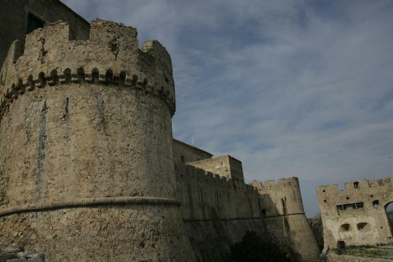 La Casa Incantata Rocca Imperiale Bagian luar foto