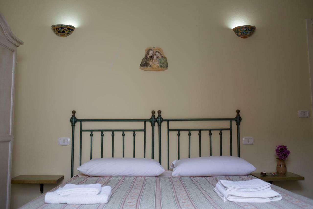 La Casa Incantata Rocca Imperiale Bagian luar foto